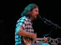 Pearl Jam Eddie Vedder ukulele songs tour in Portland 2011, photo by Daniel Temmesfeld, cc 2011