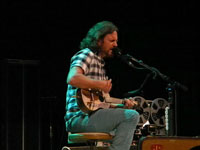 Pearl Jam Eddie Vedder ukulele songs tour in Portland 2011, photo by Daniel Temmesfeld, cc 2011