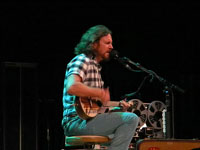 Pearl Jam Eddie Vedder ukulele songs tour in Portland 2011, photo by Daniel Temmesfeld, cc 2011