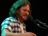 Pearl Jam Eddie Vedder ukulele songs tour in Portland 2011, photo by Daniel Temmesfeld, cc 2011