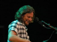 Pearl Jam Eddie Vedder ukulele songs tour in Portland 2011, photo by Daniel Temmesfeld, cc 2011