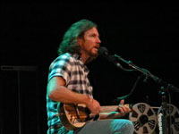 Pearl Jam Eddie Vedder ukulele songs tour in Portland 2011, photo by Daniel Temmesfeld, cc 2011