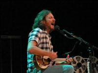 Pearl Jam Eddie Vedder ukulele songs tour in Portland 2011, photo by Daniel Temmesfeld, cc 2011
