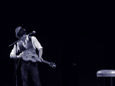 Jake Shimabukuro at the Shedd in Eugene 2010, photo by Daniel Temmesfeld, cc 2010