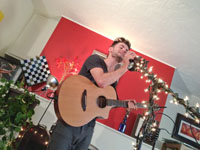 Levi Weaver house show in Eugene July 2012, photo by Daniel Temmesfeld, cc 2012
