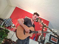 Levi Weaver house show in Eugene July 2012, photo by Daniel Temmesfeld, cc 2012