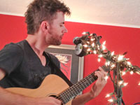 Levi Weaver house show in Eugene July 2012, photo by Daniel Temmesfeld, cc 2012