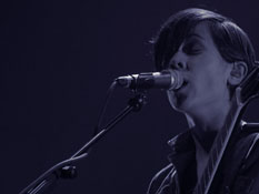 Tegan and Sara Quinn in Portland Sainthood Tour 2010, photo by Daniel Temmesfeld, cc 2010