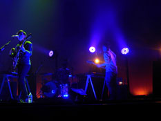 Tegan and Sara Quinn in Portland Sainthood Tour 2010, photo by Daniel Temmesfeld, cc 2010