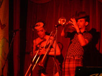Yard Dogs Road Show in Eugene 2010, photo by Daniel Temmesfeld, cc 2010